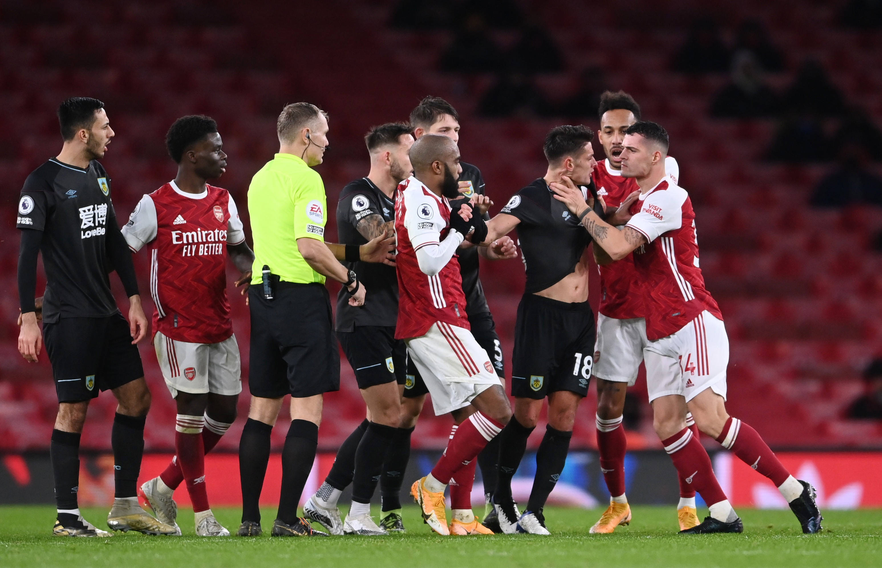 她擅长通过 她擅长通过